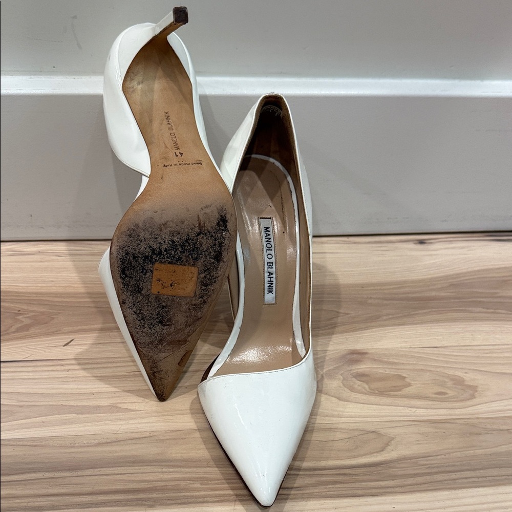 Manolo Blahnik Classic White Heels - Picture 2 of 4